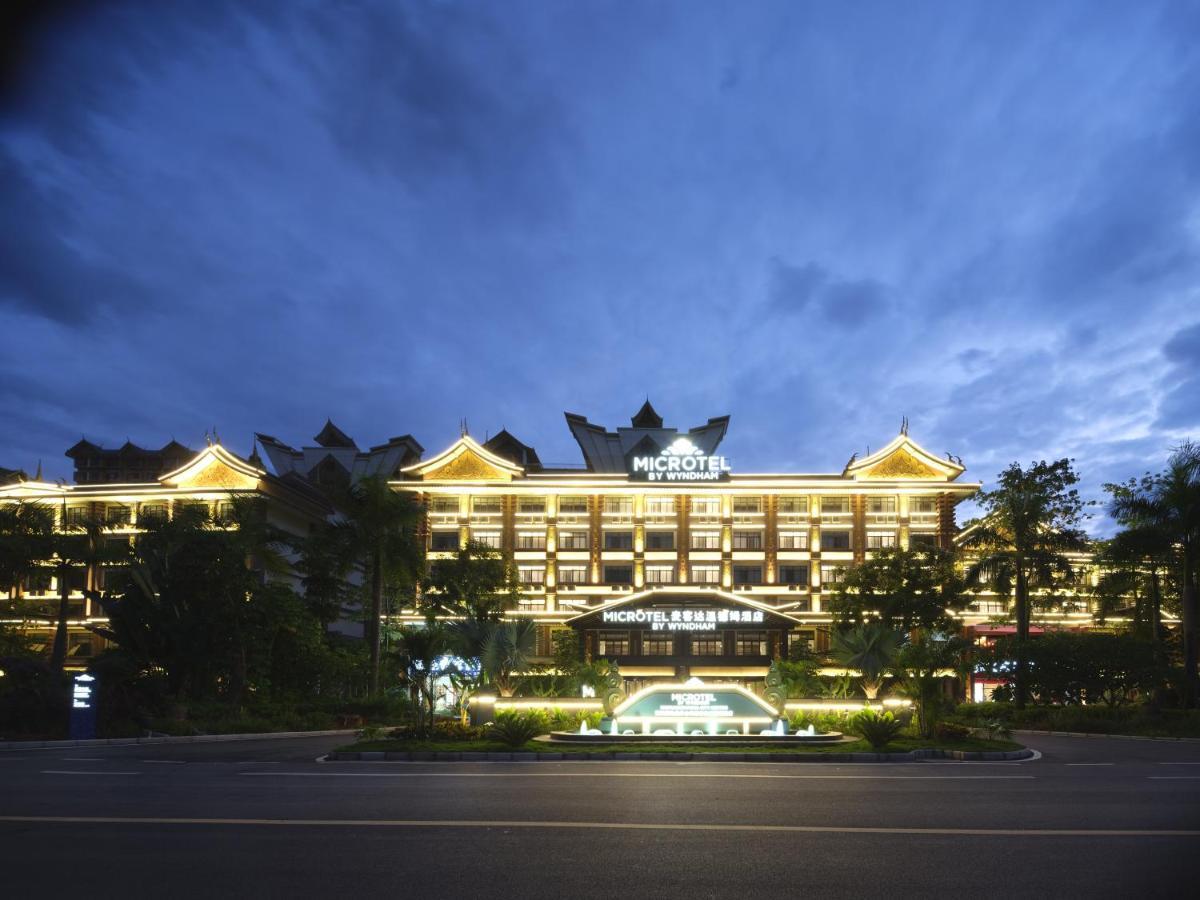 Microtel By Wyndham Xishuangbanna City Center Jinghong Exterior photo